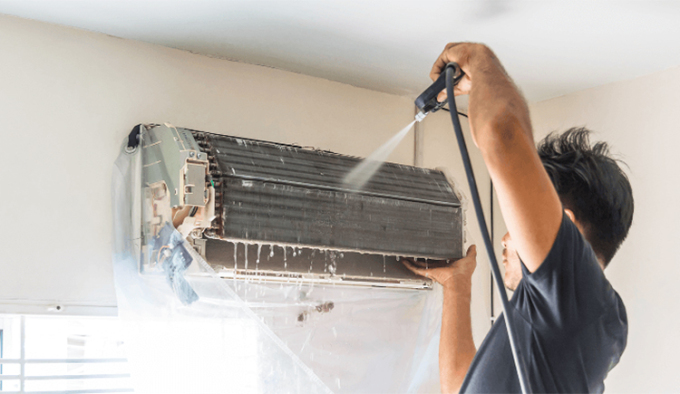 Máy xịt rửa áp lực cao giúp vệ sinh tốt nhất cho điều hòa. Ảnh: Aircon-cleaning