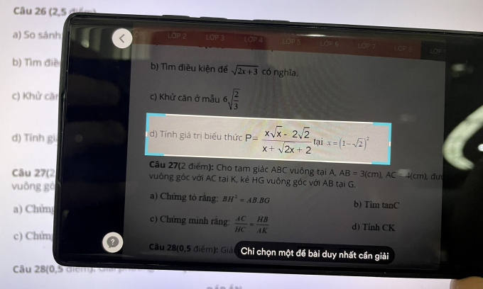 Ứng dụng cho phép quét đề bài để tìm lời giải. Ảnh: Lưu Quý