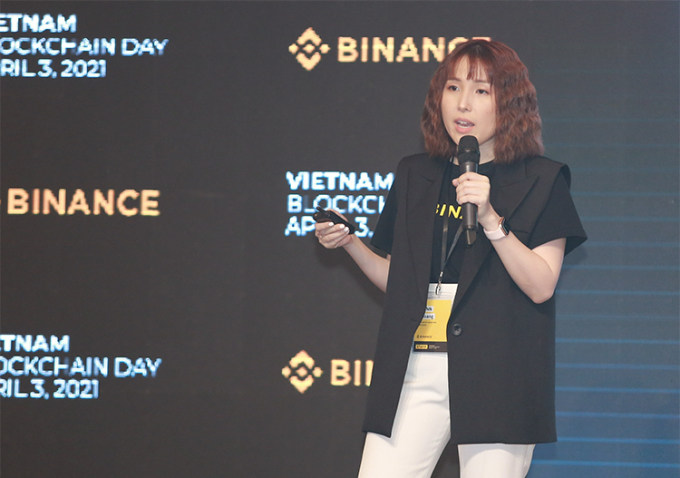 Lynn Hoàng trong một sự kiện về blockchain. Ảnh: Minh Anh